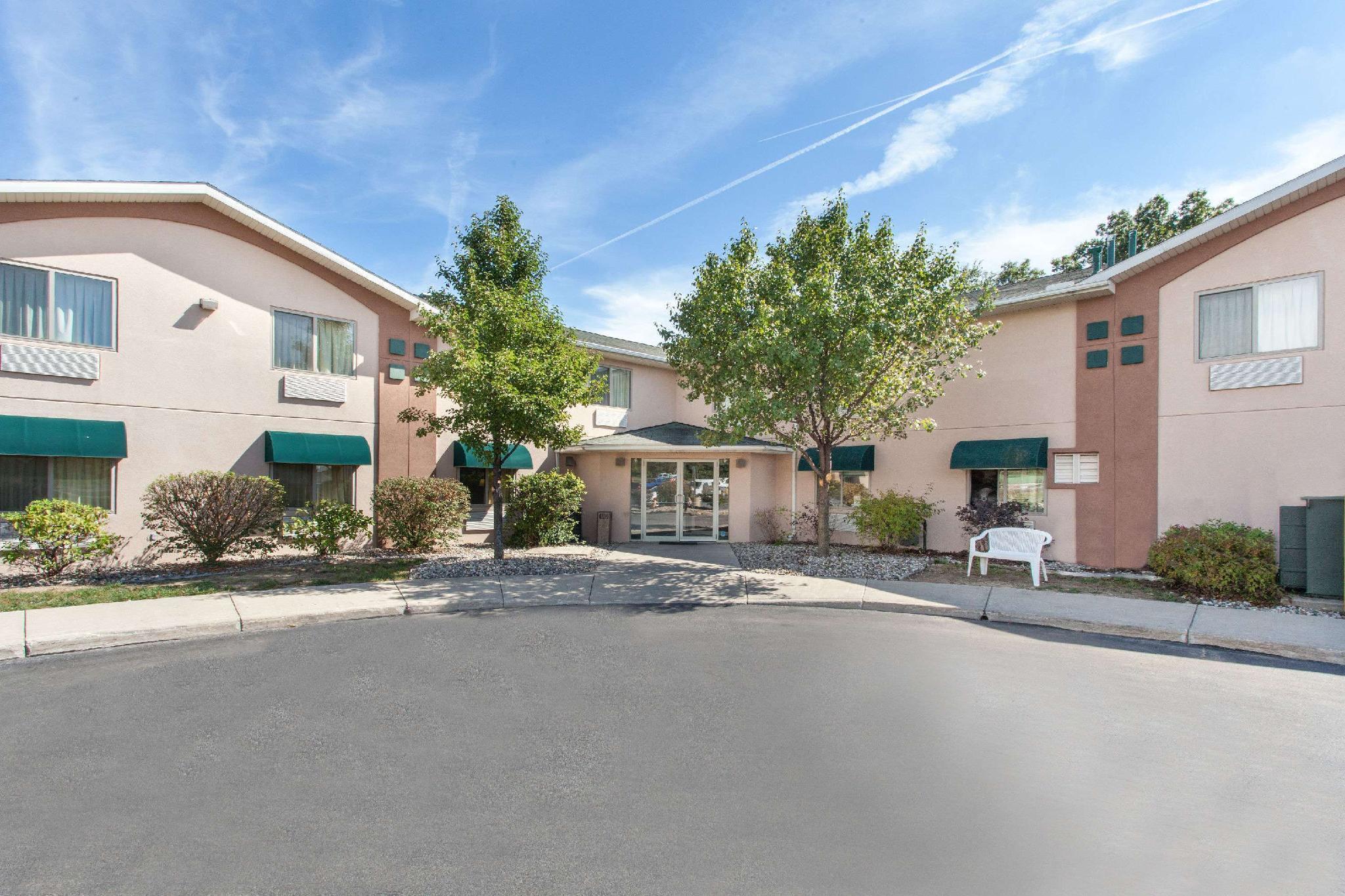 Baymont By Wyndham Swanton Hotel Exterior photo